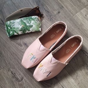 HTF Toms FRI YAY (fri-yay) Size 9